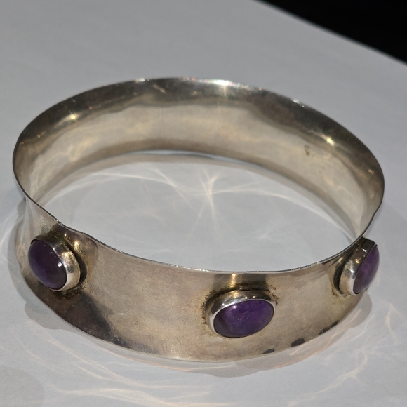 Jewelry - Vintage Mexico TS-10 925 sterling silver bangle with deep real purple amethysts